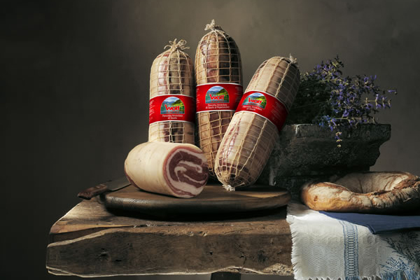 Berg Pancetta Arrotolata - Gerollte Bauchspeck - leicht geräuchert