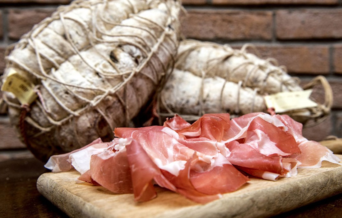 1,8Kg Culatello di Zibello DOP Podere Cadassa, 18 Monate Naturkeller gereift, aus Parma - ohne Nitrate.