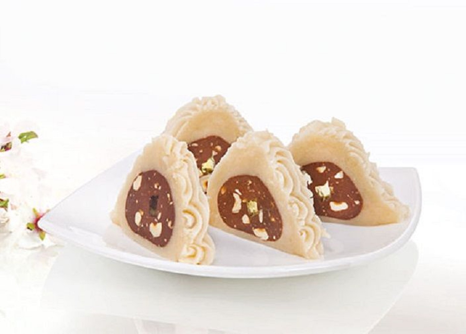Marzipan Lämmchen mit Gianduja & Haselnuss Füllung