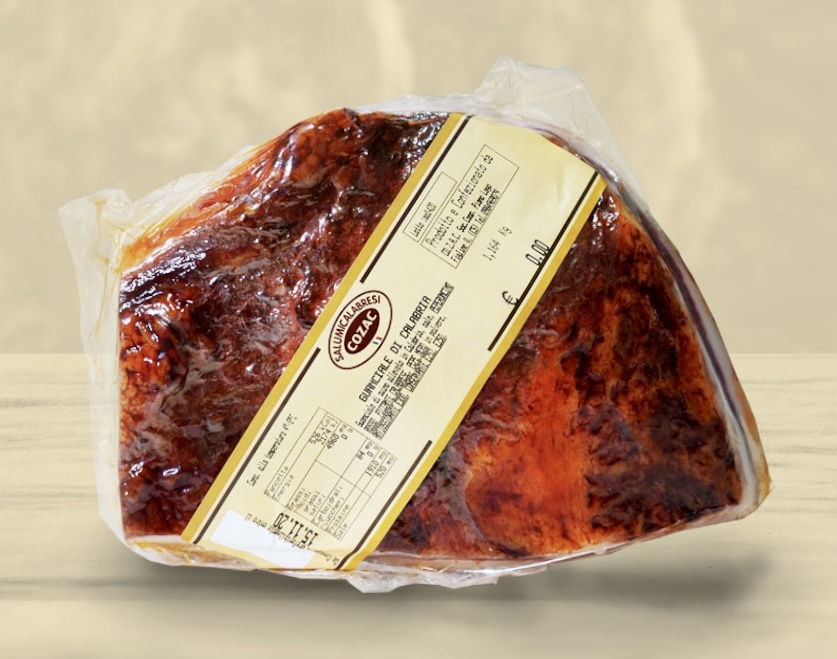 Guanciale di Calabria mit milde Paprika Pulver luftgetrocknet
