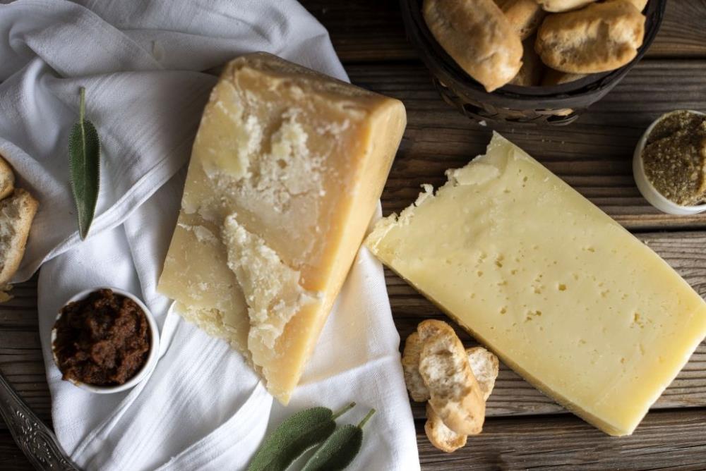 350gr Montasio DOP Stagionato 24  Monate Reifung Bergkäse aus dem Carnia Tal