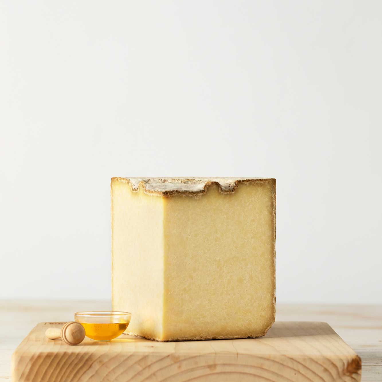 Castelmagno D.O.P. di Montagna Berg-Höhlenkäse aus Piemont Castelmagno D.O.P. di Montagna Berg-Höhlenkäse aus Piemont
