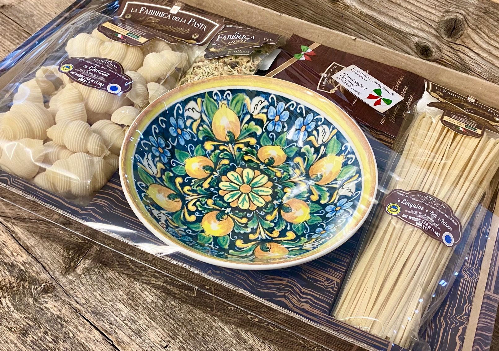 Pasta di Gragnano Geschenkset 2X500g Spezial + Pastateller + Kochbuch Pasta di Gragnano Geschenkset 2X500g Spezial + Pastateller + Kochbuch