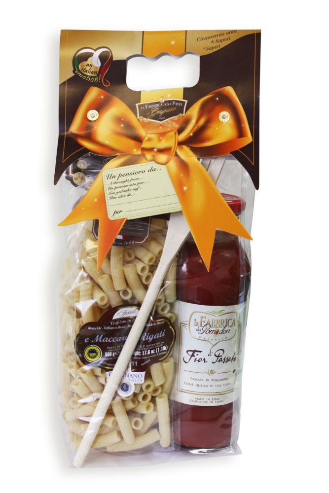 Pasta-Set Penne di Gragnano IGP mit Tomatensoße und Holzlöffel Pasta-Set Penne di Gragnano IGP mit Tomatensoße und Holzlöffel