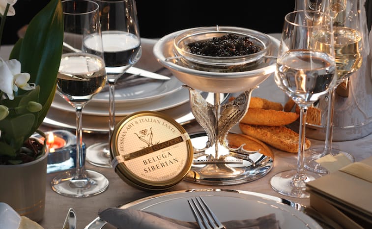 Beluga Osietra Siberian Kaviar Geschenkset mit Champagner "Golden Box"