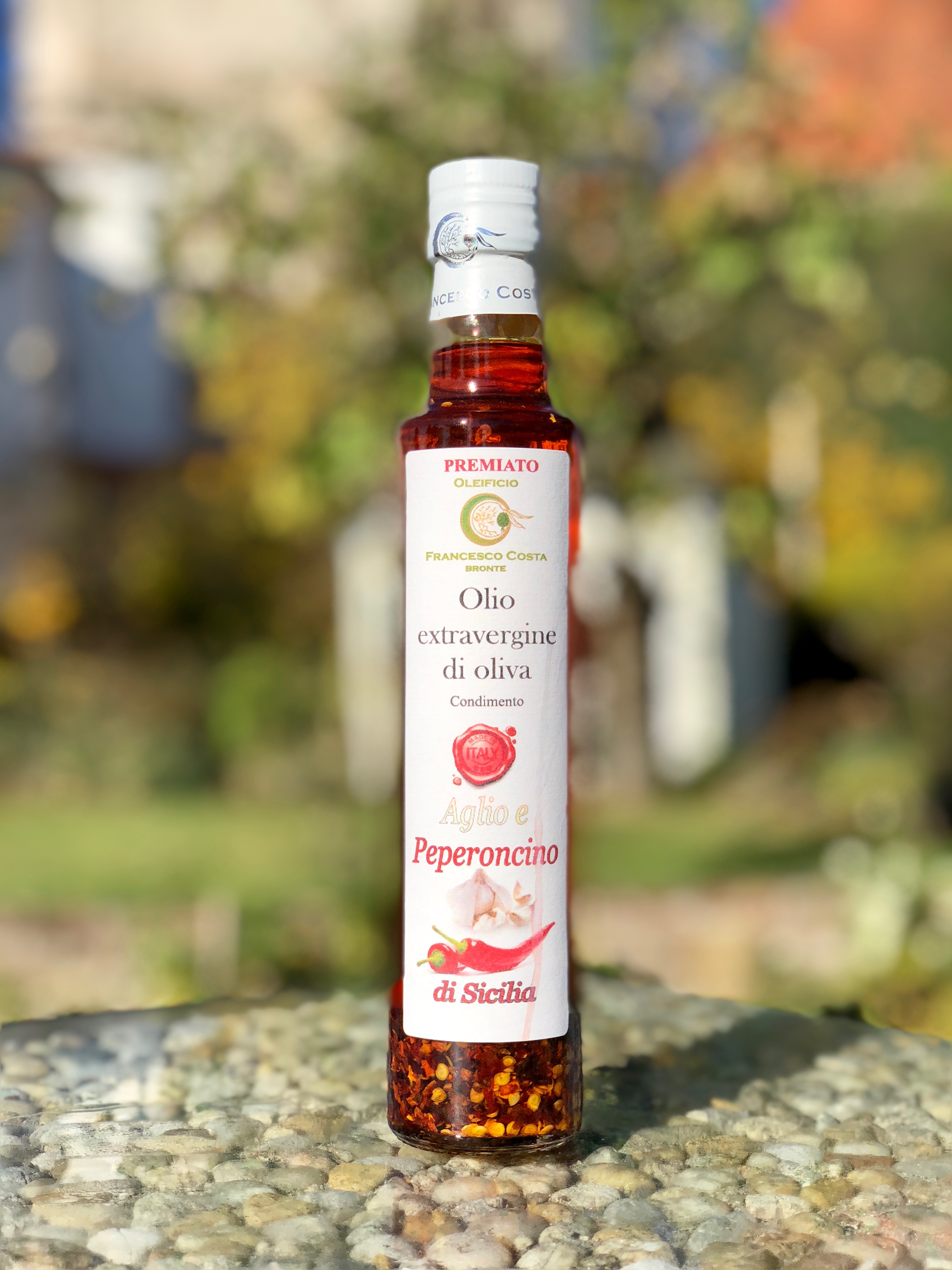 Olivenöl Extra Vergine mit Knoblauch und Chili aus Sizilien