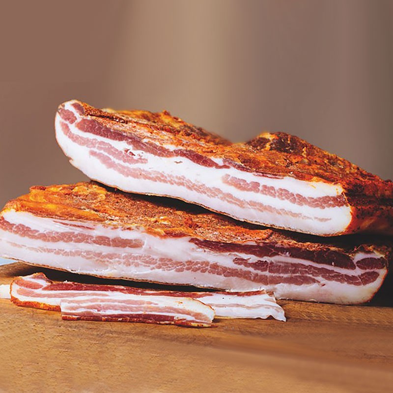 Pancetta aus Kalabrien DOP mit milde Chilipulver gereift