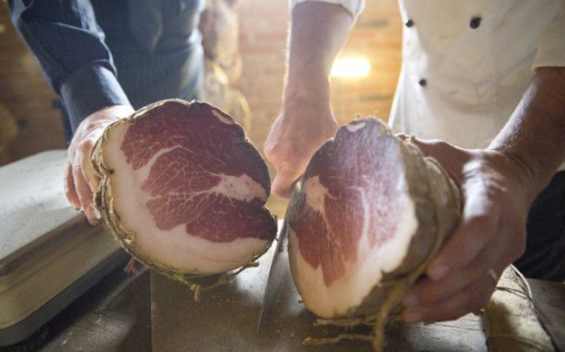 Culatello di Zibello DOP Podere Cadassa, 18 Monate Naturkeller gereift, aus Parma - ohne Nitrate.