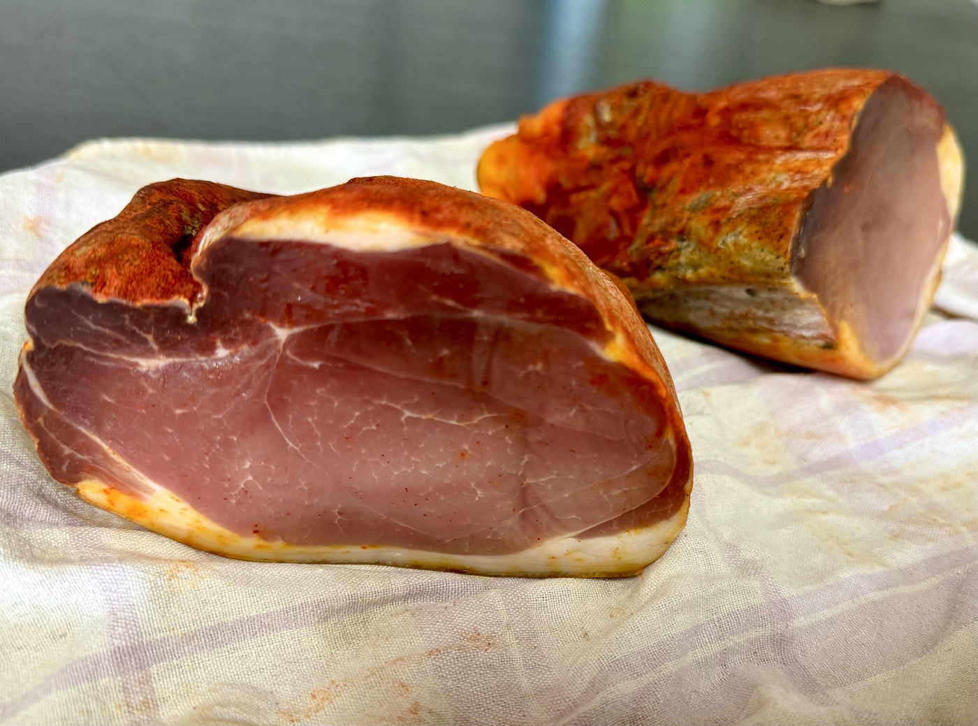 Fiocchetto di Prosciutto Silano aus Kalabrien mit milde Chili 12 Monate - Luftgetrochnete Lachsschinken
