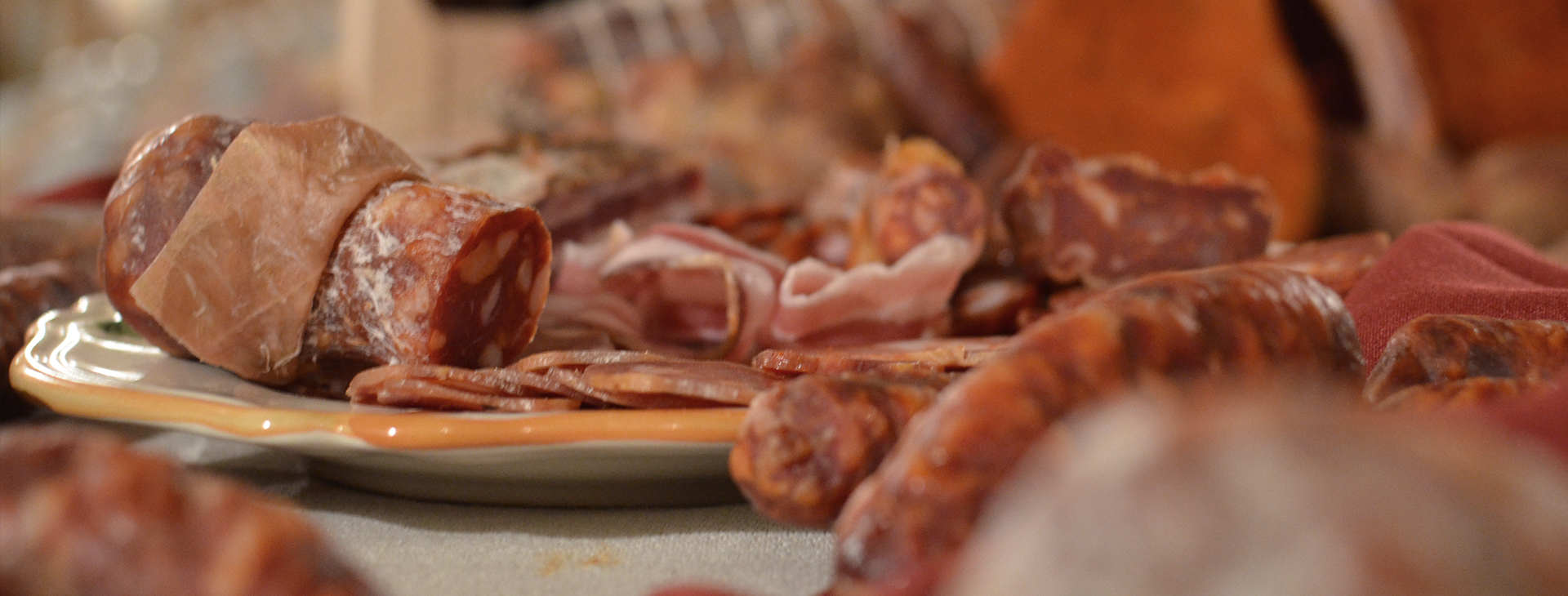 Soppressata Gran Riserva Suino Nero vom schwarzen Schwein aus Kalabrien Soppressata Gran Riserva Suino Nero vom schwarzen Schwein aus Kalabrien