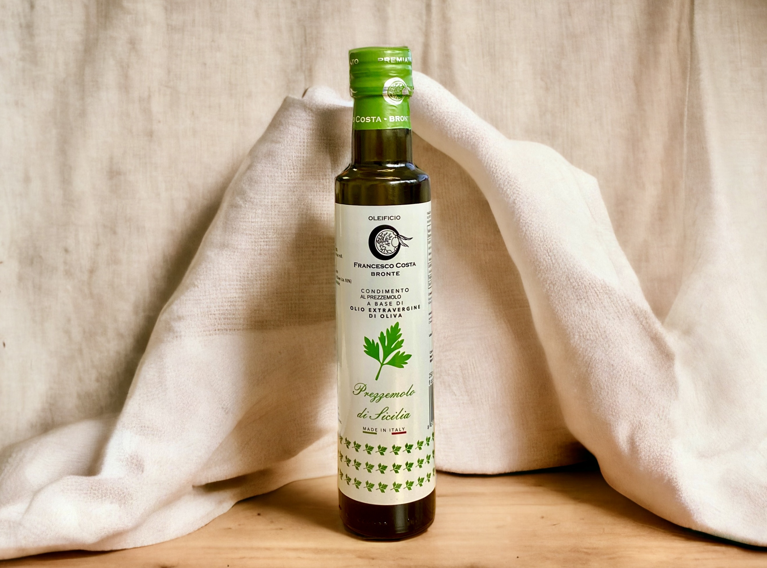 Sizilianische Olivenöl EVO mit frische Petersilie 