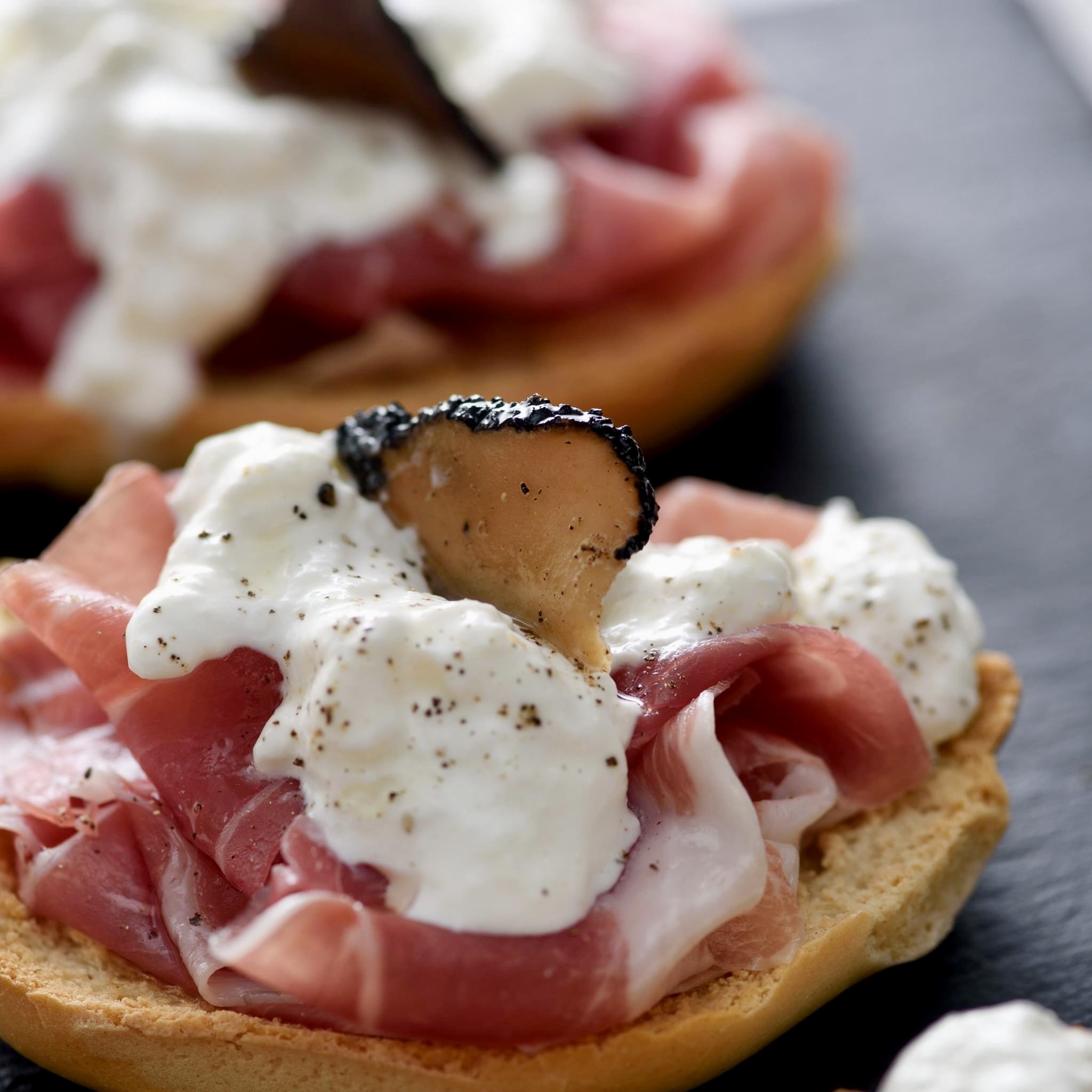 Angebot! Prosciutto Crudo Toscano DOP Viani am Stück luftgetrocknet mind. 16 Monate gereift Angebot! Prosciutto Crudo Toscano DOP Viani am Stück luftgetrocknet mind. 16 Monate gereift