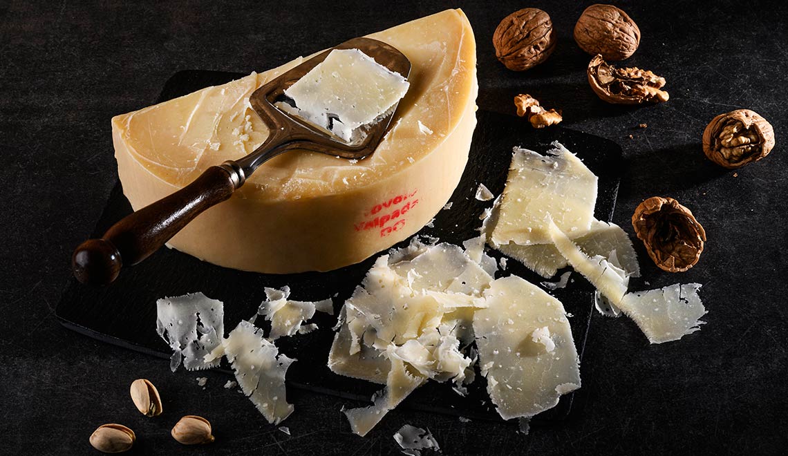 900g Provolone Valpadana DOP Pikant mind. 8 Monate Reifung