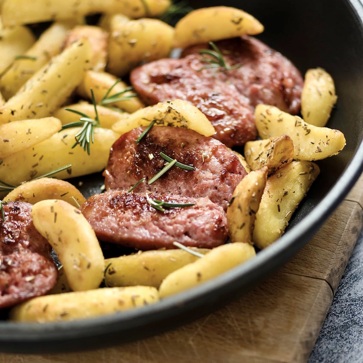 Frische Salsiccia Bratwurst mit Fenchel aus der Toskana