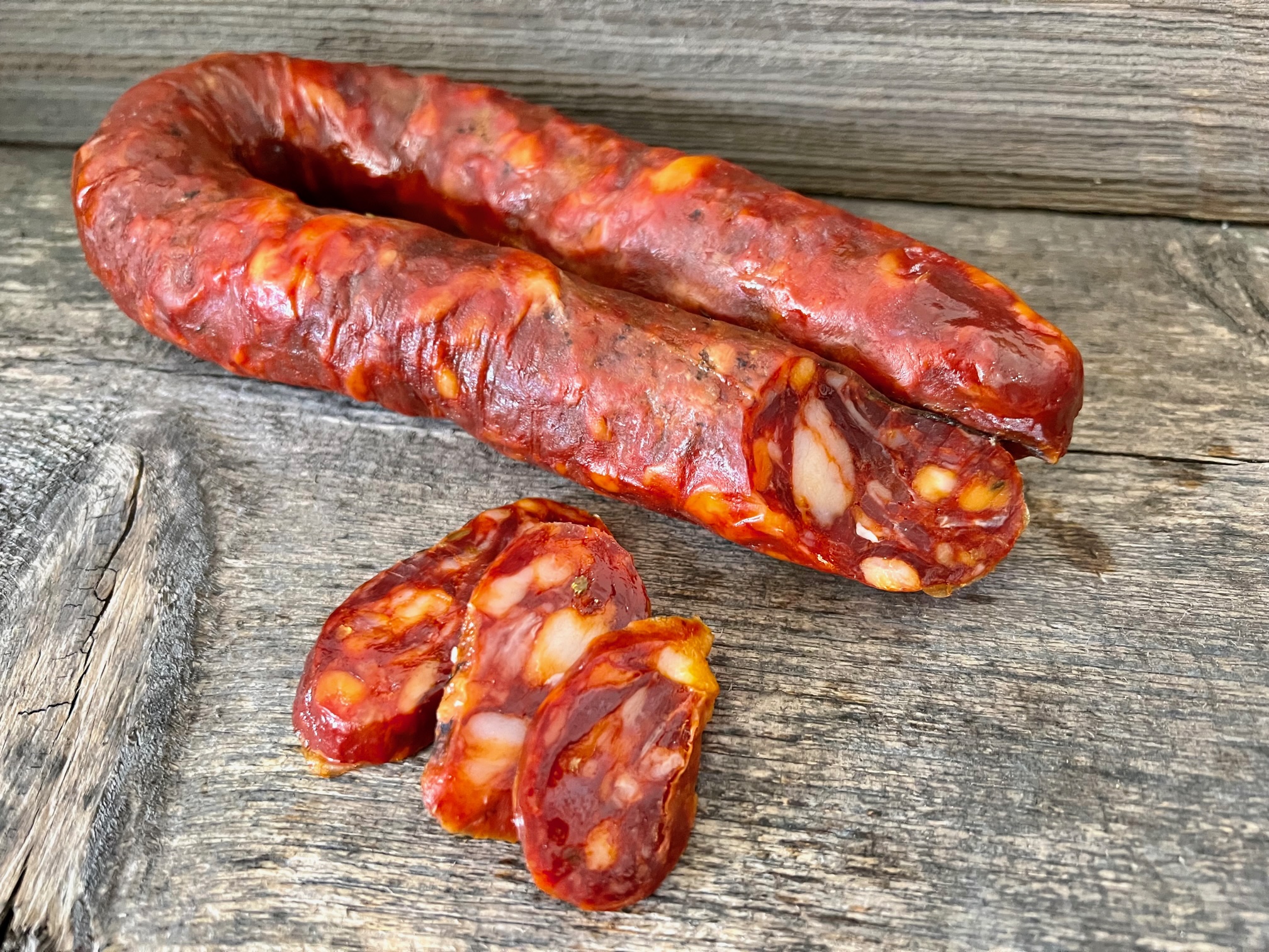 Scharfe Fenchel-Salsiccia Curva di Calabria DOP mit Chili und Wildfenchelsamen