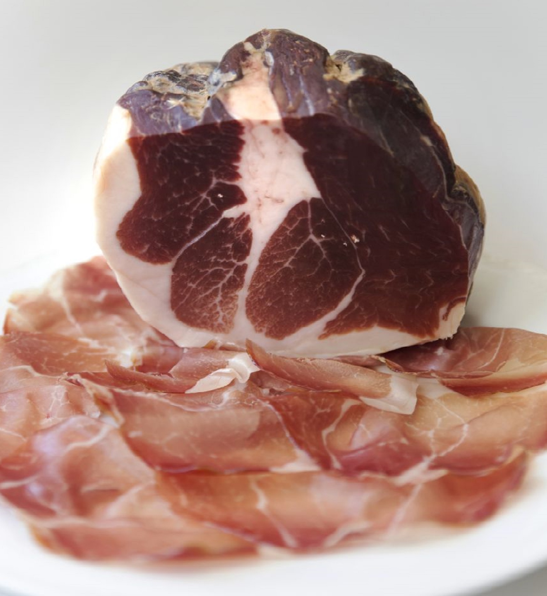 Culatello di Zibello DOP Podere Cadassa, 18 Monate Naturkeller gereift, aus Parma - ohne Nitrate.