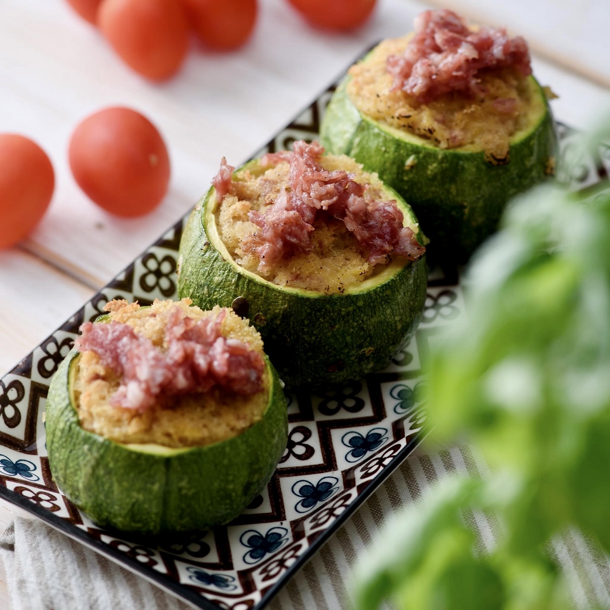 Frische Salsiccia Toskana-Bratwurst mit Rosmarin